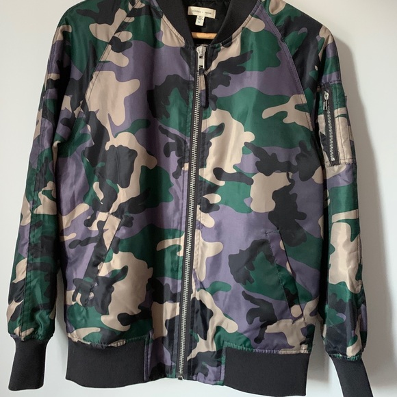 🦎 Camo Bomber Jacket 🦎 - Picture 2 of 3